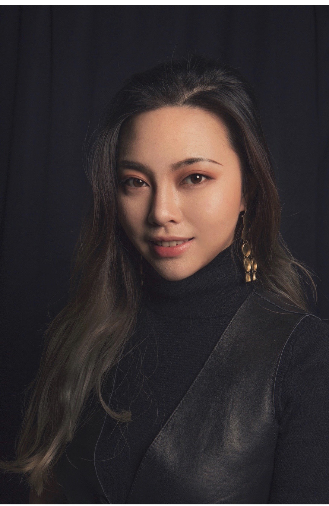 Viore Culture 创始人 Yiping Jin 的工作肖像